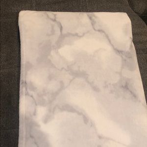 Marble white and gray blanket
